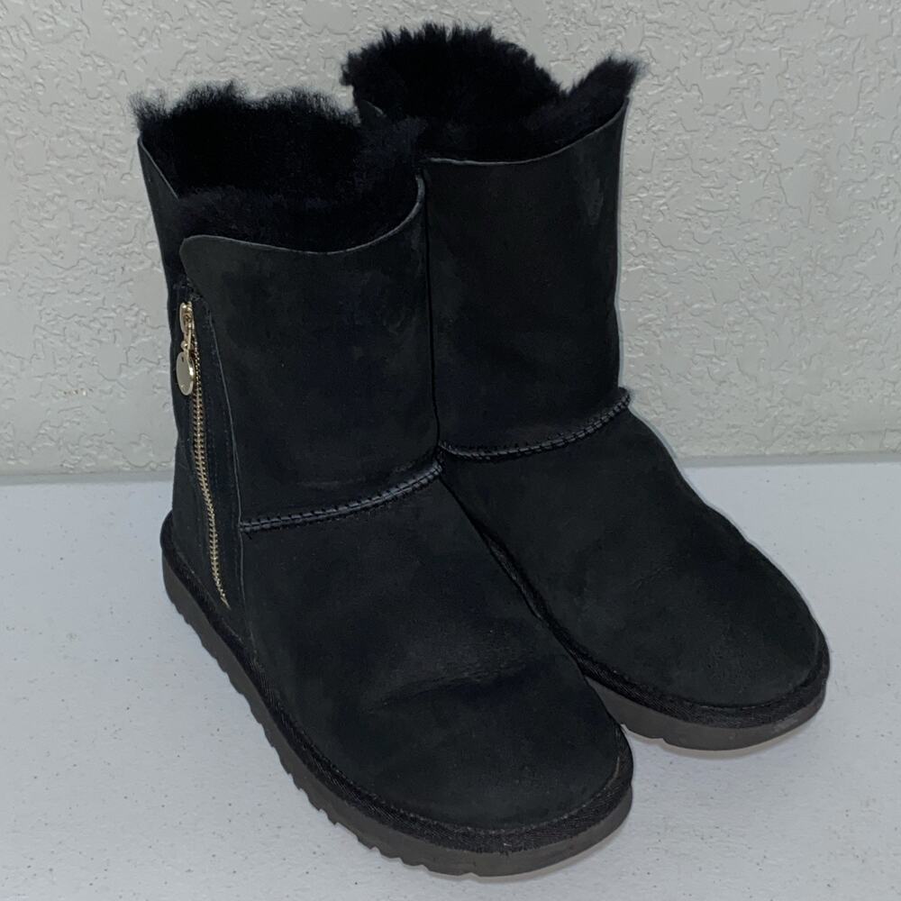 UGG Bailey Black Suede Fur Lined Boots Womens Size 7 Shoes Zip Up Mid Calf